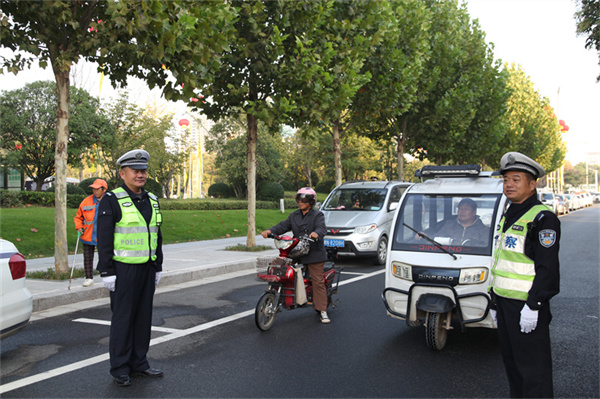 商丘交警全力为第九届中国·商丘国际华商节活动保驾护航